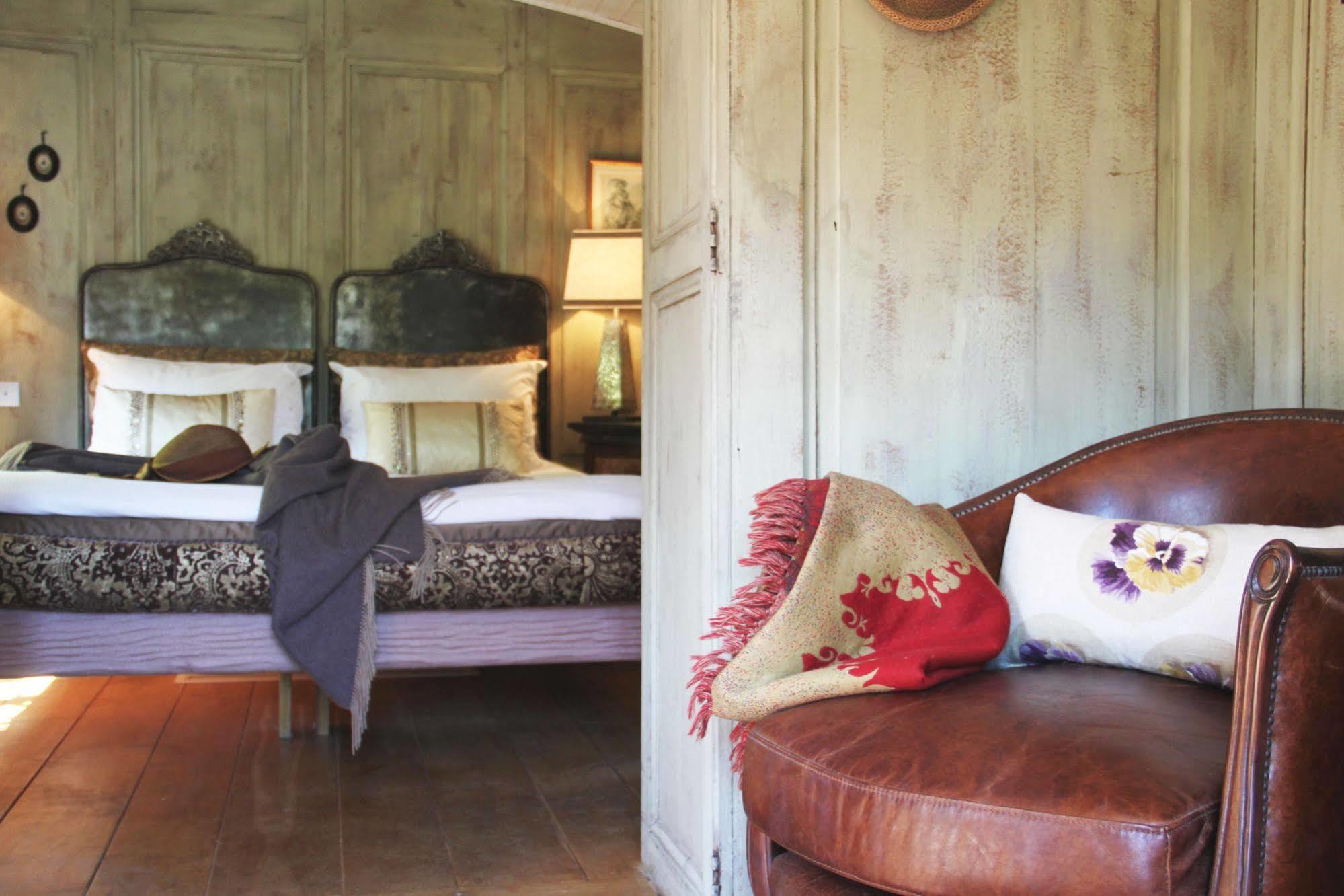 Les Rosees Bed & Breakfast