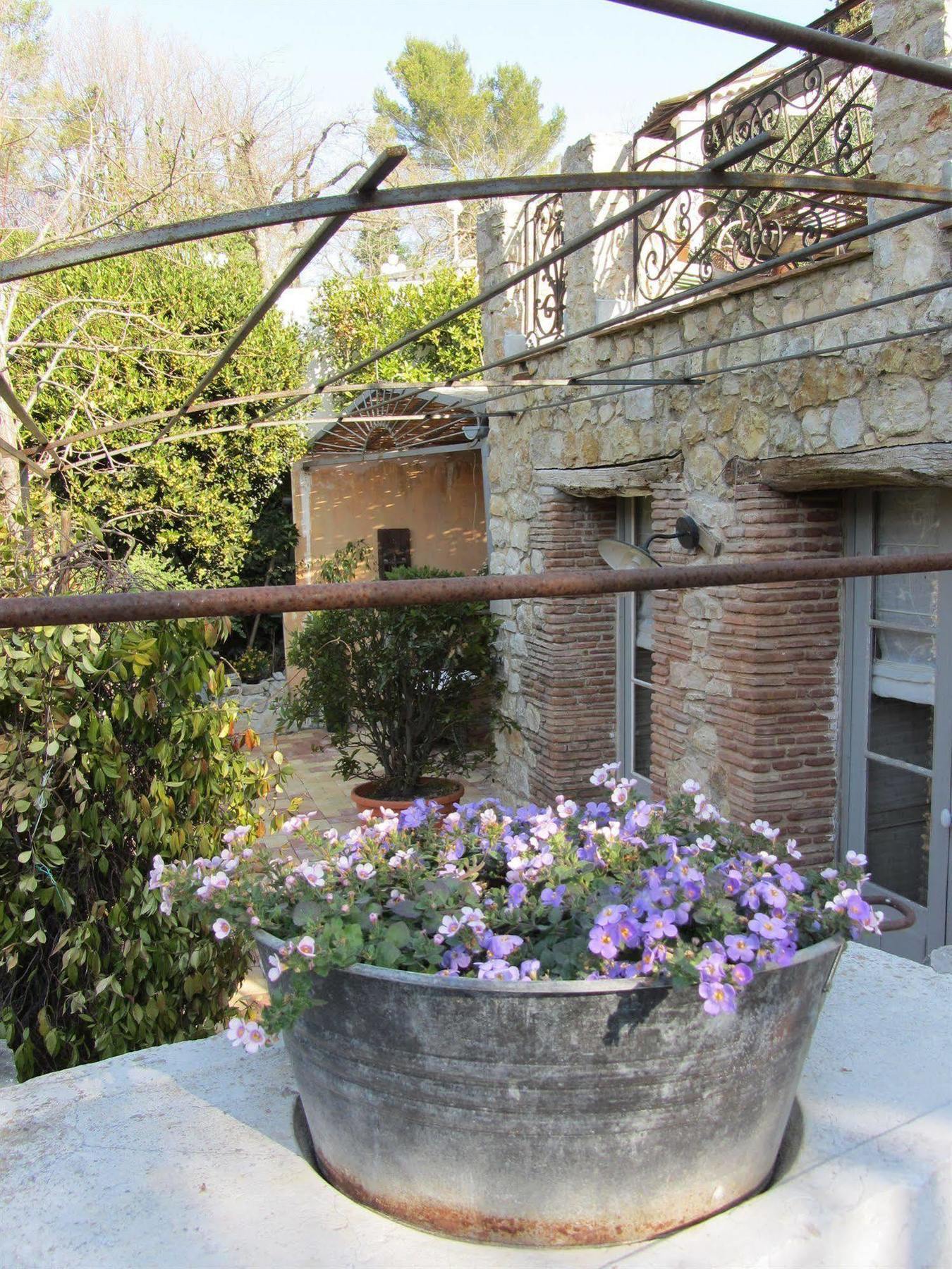 Bed & Breakfast Les Rosees 4*