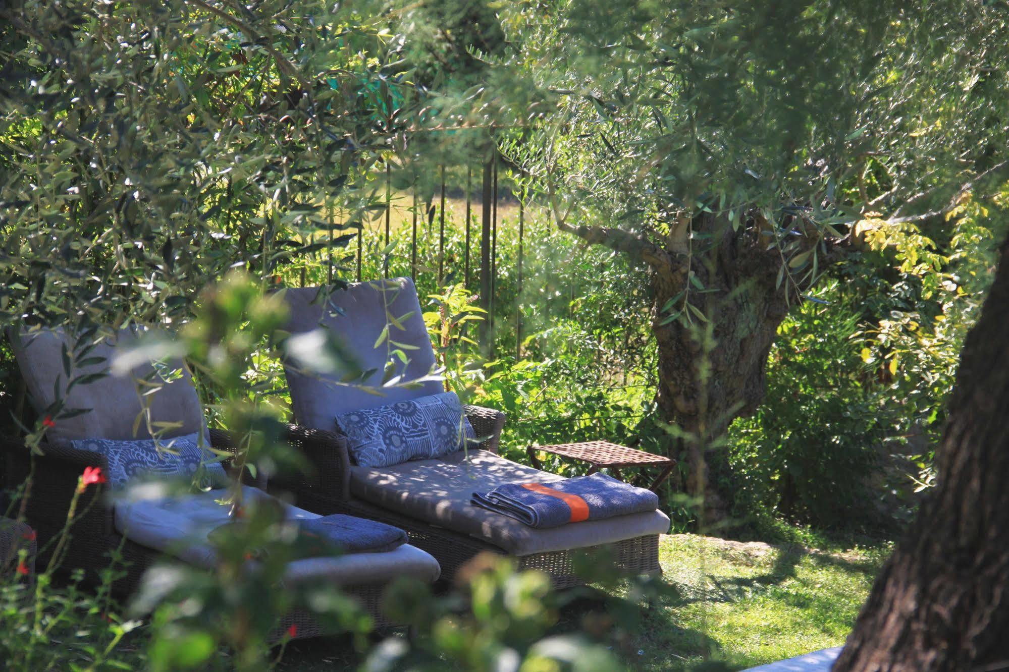 Les Rosees Bed & Breakfast